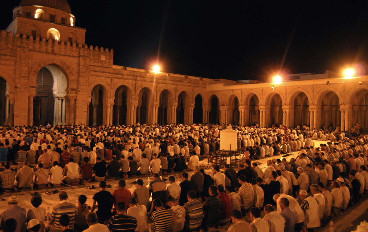 Prayer of Tarawih at the Grand Mosque of Kairouan, Ramadan 2012 (Zied Nsir/Creative Commons)